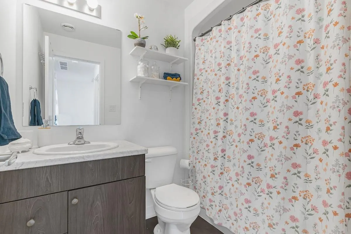 2 Bedroom At 17 Mins Walk To Falls,Patio,Bbq And Outdoor Space Niagara Falls 0*,  Canadá