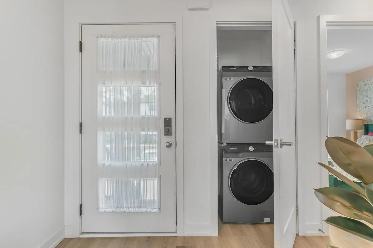 2 Bedroom At 17 Mins Walk To Falls,Patio,Bbq And Outdoor Space Niagara Falls Apartamento